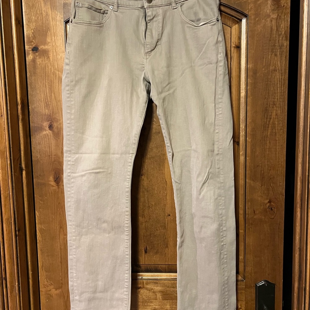 DL1961 Tan Straight Jeans Smooth Texture